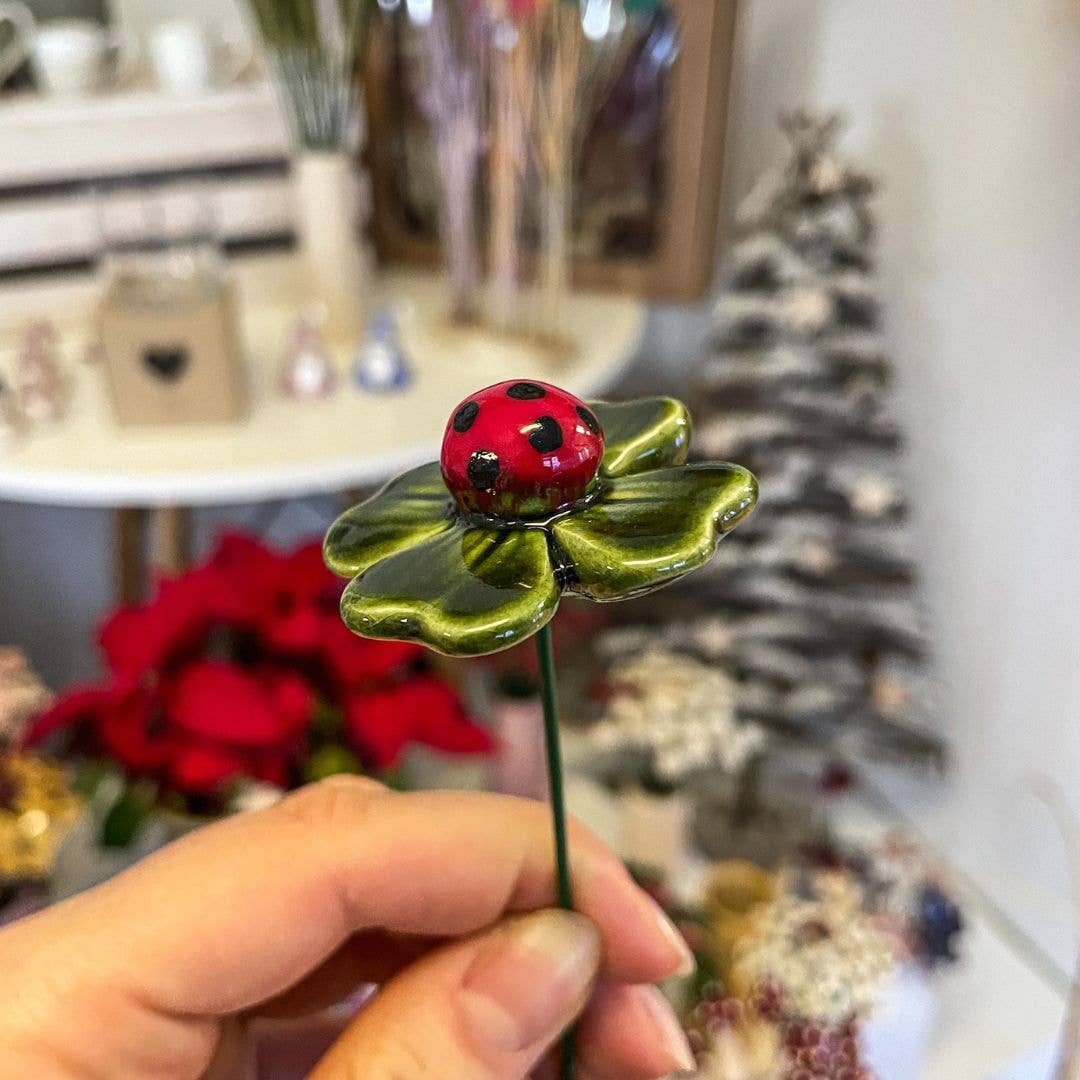 Coccinelle Porte-Bonheur sur Trèfle en Céramique