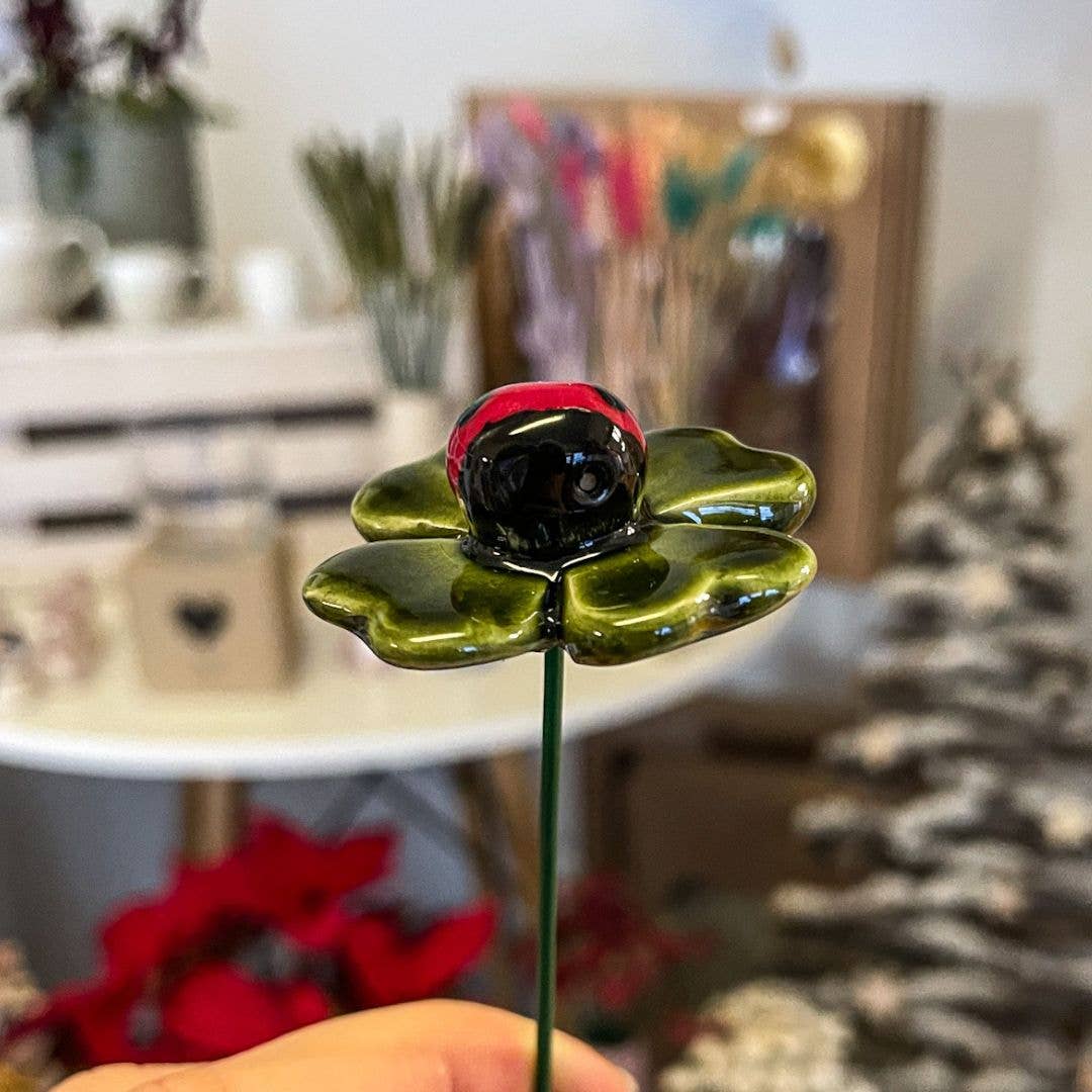 Coccinelle Porte-Bonheur sur Trèfle en Céramique