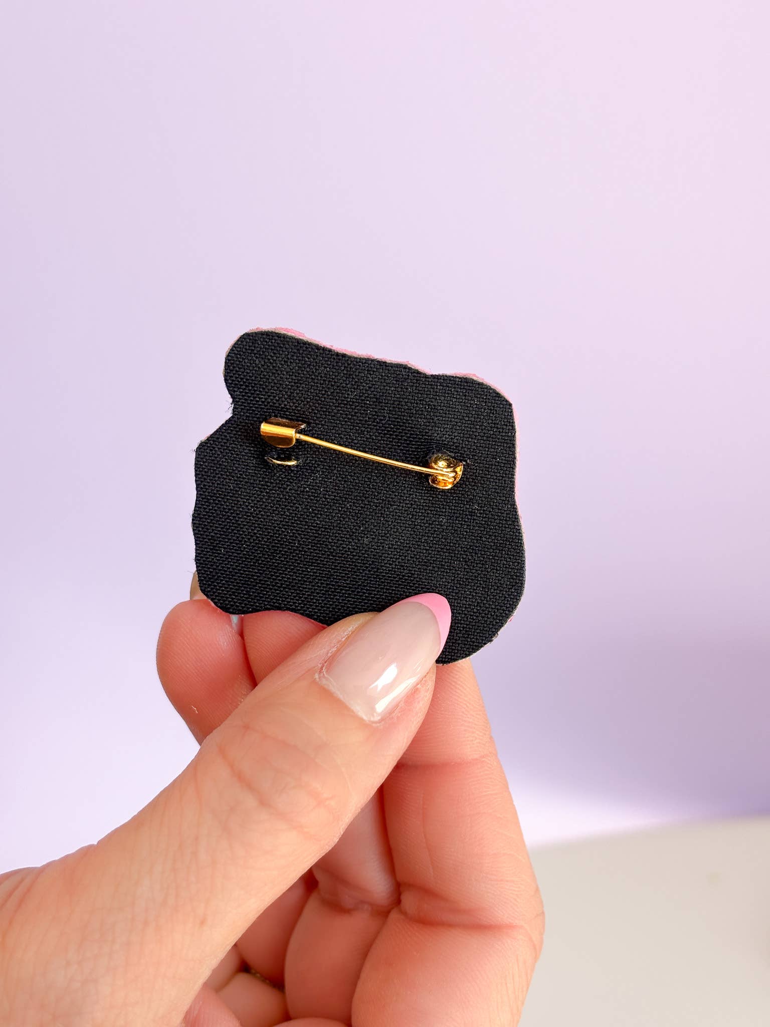 Broche Sale conne