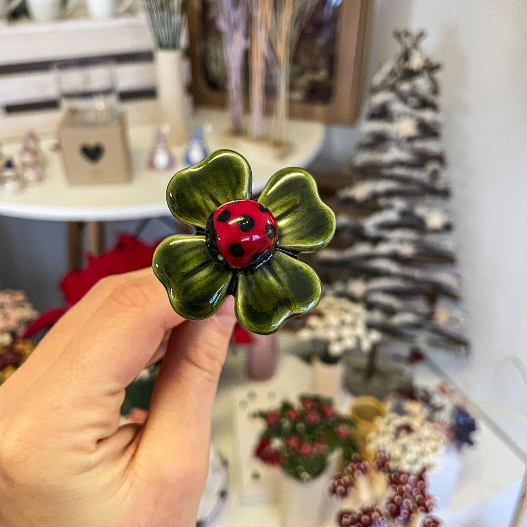 Coccinelle Porte-Bonheur sur Trèfle en Céramique