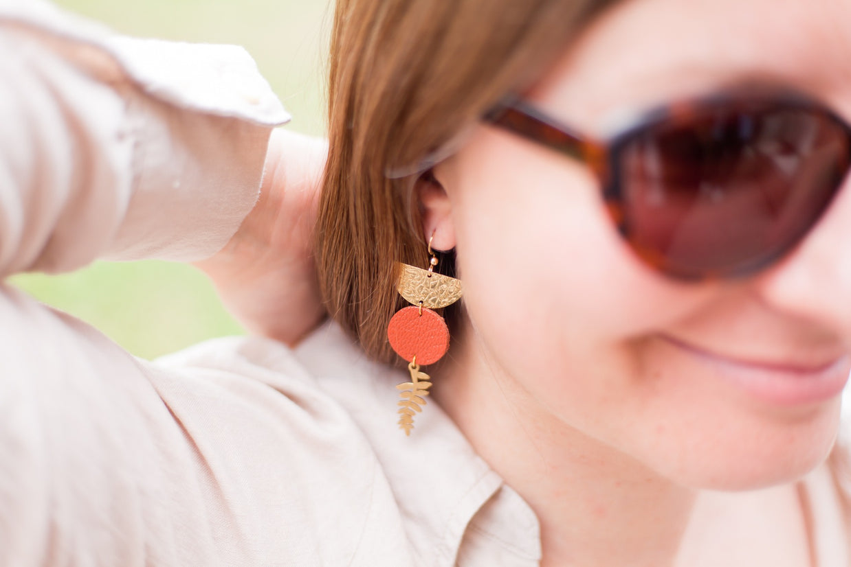 Atelier réaliser ses boucles d'oreilles en cuir upcyclé et acier inoxydable