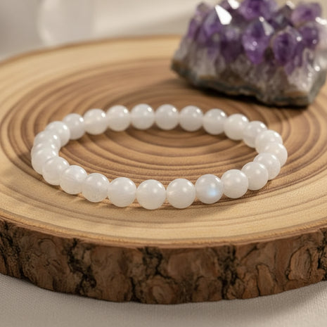 Bracelet pierre de lune blanche sur bois et améthyste en fond