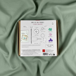 Kit bijou lithothérapie sur nappe en lin vert sauge