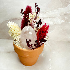 Composition Florale & Œuf Yoni en Quartz Rose