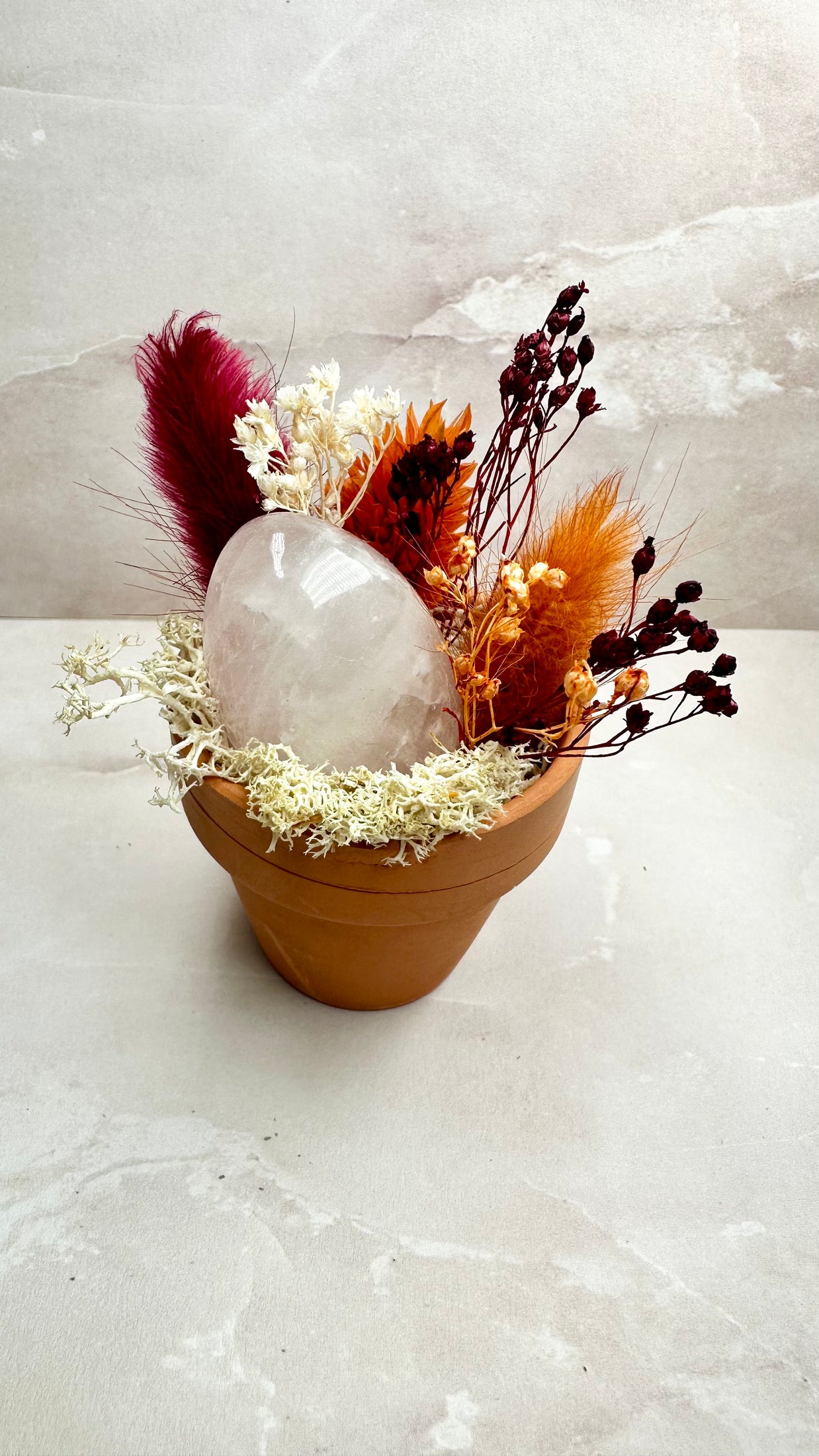 Composition Florale & Œuf Yoni en Quartz Rose