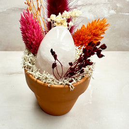 Composition Florale & Œuf Yoni en Quartz Rose