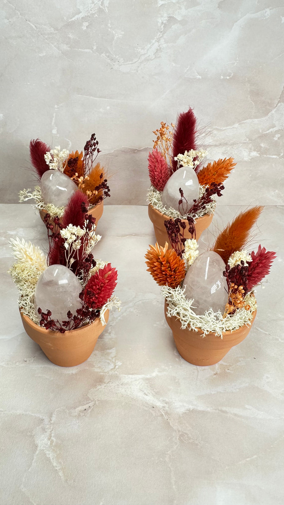 Composition Florale & Œuf Yoni en Quartz Rose