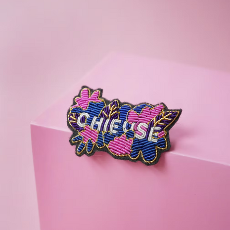 Broche Chieuse