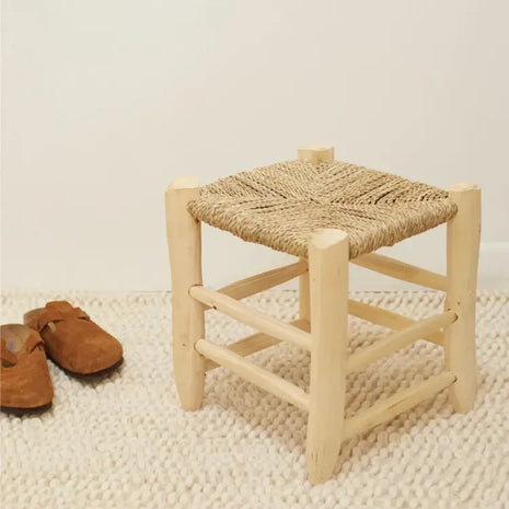 Tabouret artisanal marocain décoration champetre boheme avec chaussures