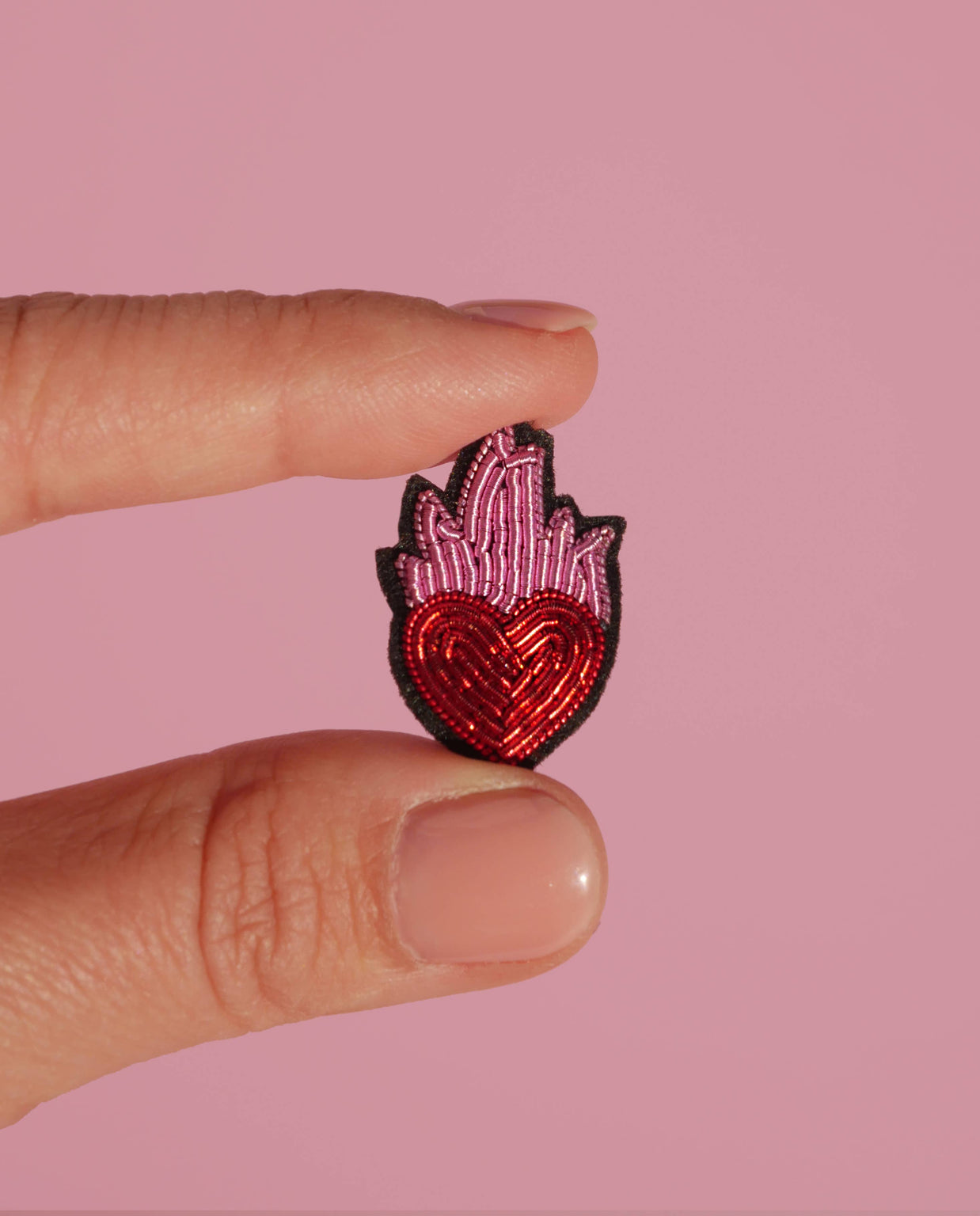 Broche Mini Coeur Enflammé