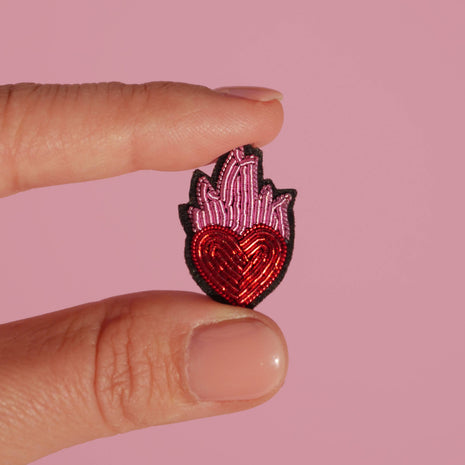 Broche Mini Coeur Enflammé