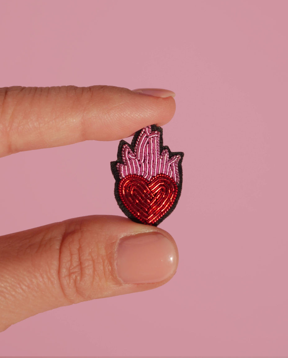 Broche Mini Coeur Enflammé