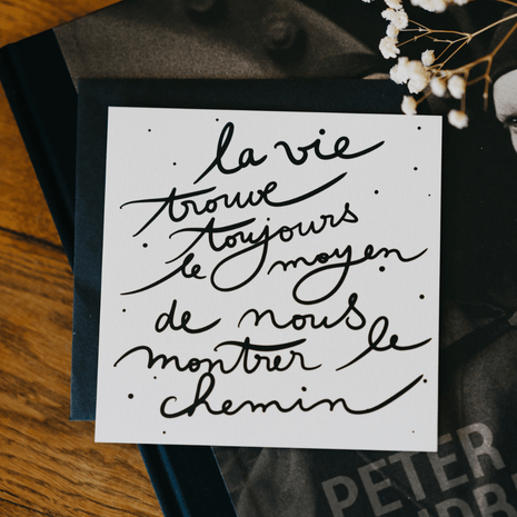 Carte "La vie trouve toujours le moyen de ..."