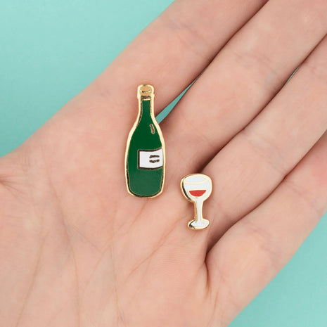 Pin's émaillé Bouteille et verre de vin