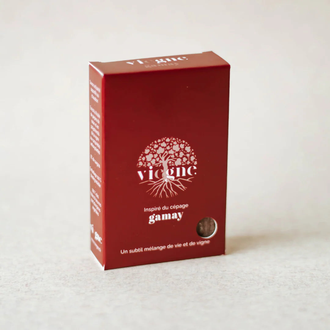 boîte avec un savon artisanal inspiré des cépages du vin rouge le gamay, subtil mélanges de vie et de vigne