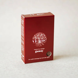 boîte avec un savon artisanal inspiré des cépages du vin rouge le gamay, subtil mélanges de vie et de vigne